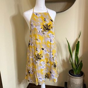 Lulus Backless yellow dress Size Large🌼